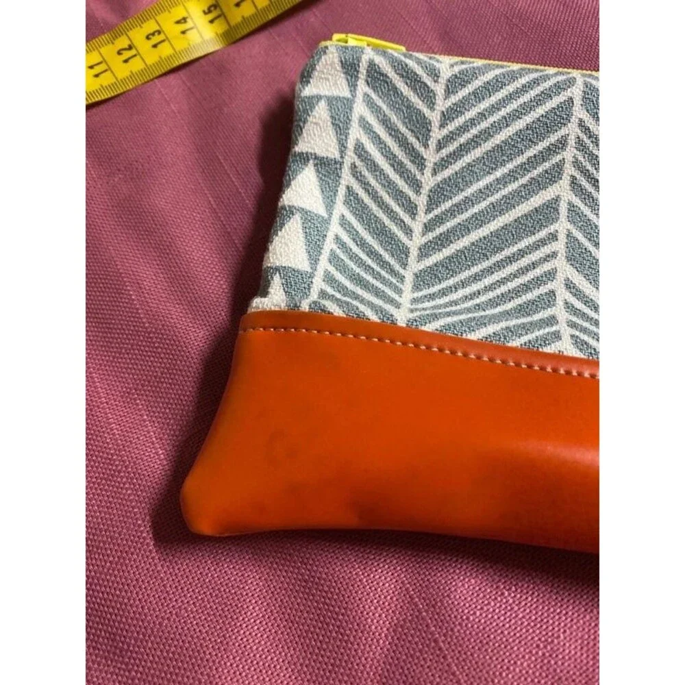 Makeup/toiletry bag
